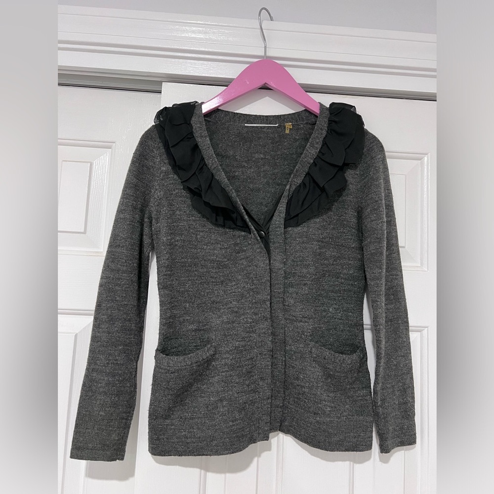 T Tahari sweater/cardigan pre owned size XS